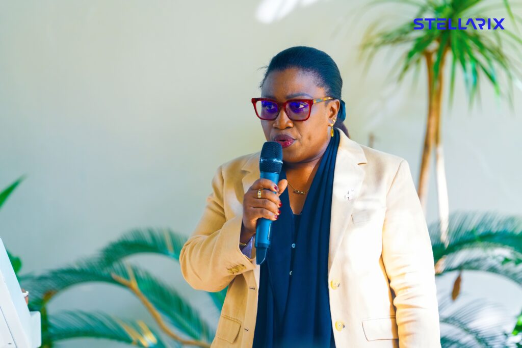 Nafy Diagne, CEO de STELLARIX Sénégal, prend la parole lors du Business Breakfast à Dakar